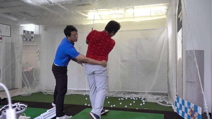 タイガー・ウッズみたいな沈みこむスイング｜PGAプロにスクワットダウンをレッスン